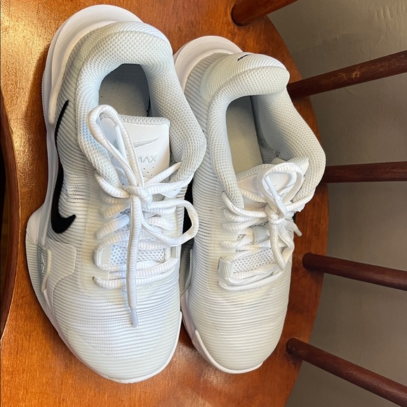 NWOT Nike Air Max Impact 4 Basketball Shoes White / Black Kids Size 4 - Picture 9 of 10